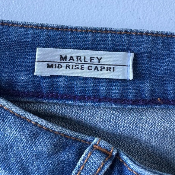 Vigoss NWT Marley Mid Rise Distressed Capris Cuffs Size 16W School Teacher Denim - Picture 4 of 16